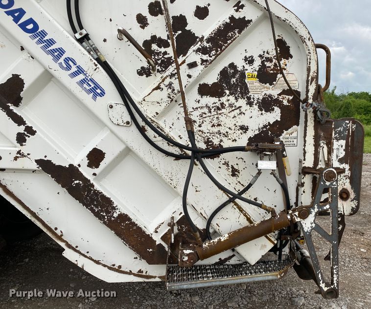 image for item JU9216 2001 Crane Carrier  refuse truck