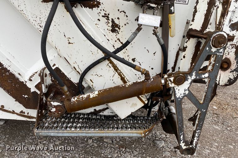 image for item JU9216 2001 Crane Carrier  refuse truck