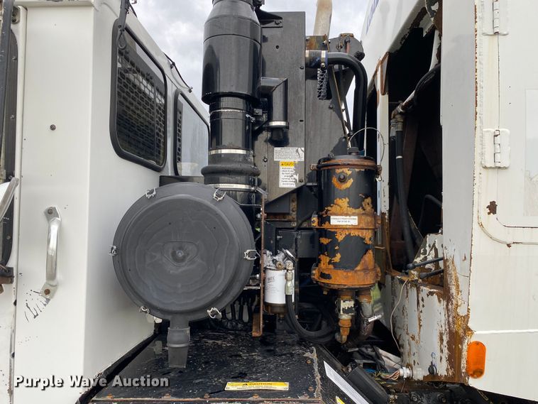 image for item JU9216 2001 Crane Carrier  refuse truck