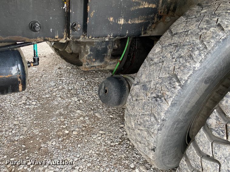 image for item JU9216 2001 Crane Carrier  refuse truck