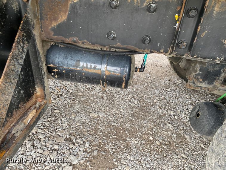 image for item JU9216 2001 Crane Carrier  refuse truck