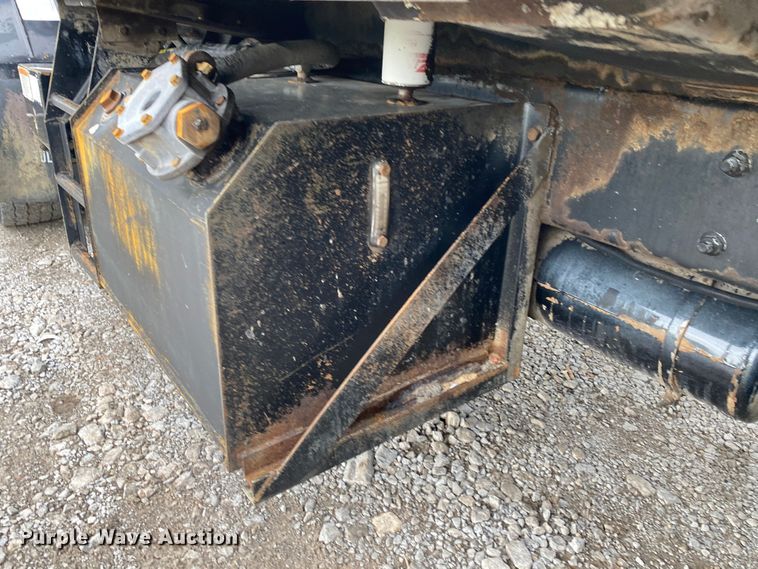 image for item JU9216 2001 Crane Carrier  refuse truck