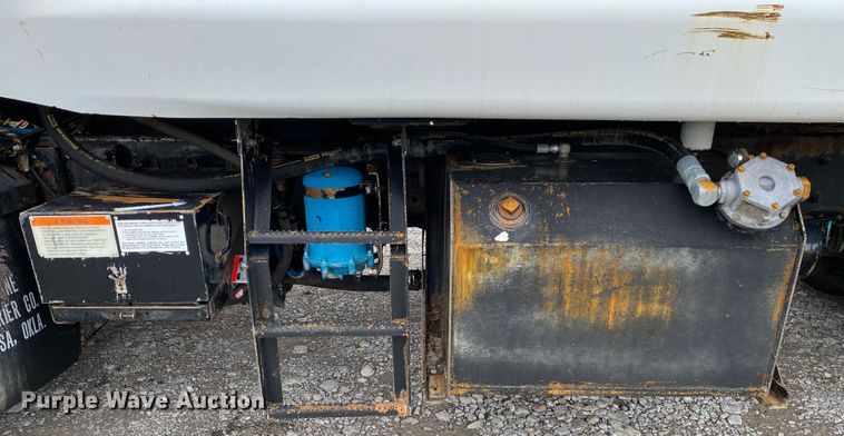 image for item JU9216 2001 Crane Carrier  refuse truck