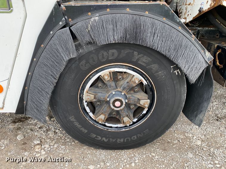 image for item JU9216 2001 Crane Carrier  refuse truck