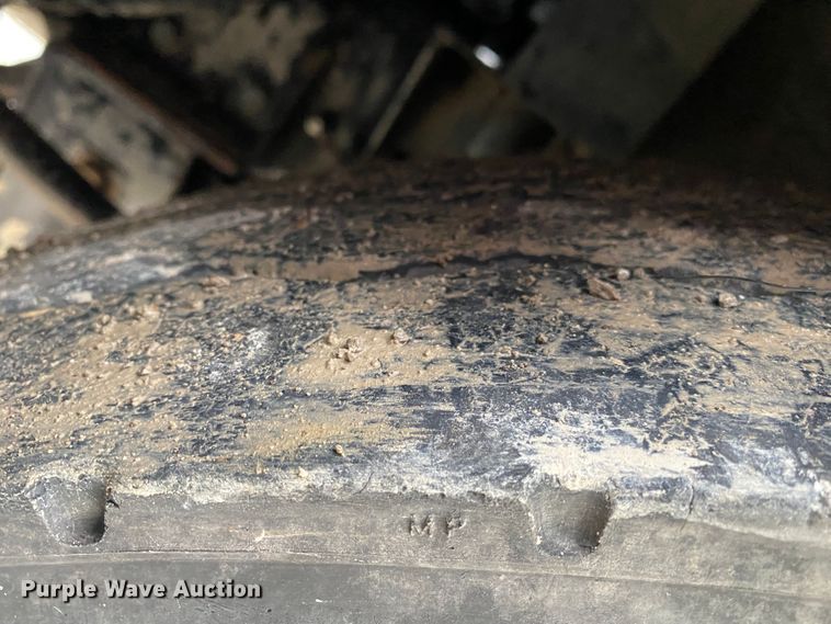 image for item JU9216 2001 Crane Carrier  refuse truck