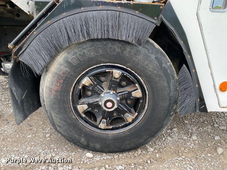 image for item JU9216 2001 Crane Carrier  refuse truck