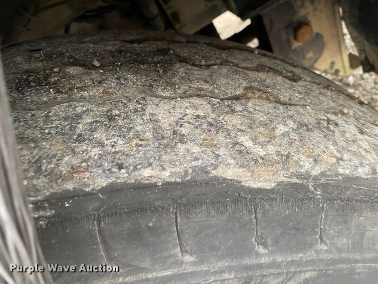 image for item JU9216 2001 Crane Carrier  refuse truck