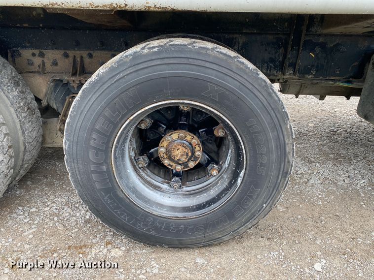 image for item JU9216 2001 Crane Carrier  refuse truck