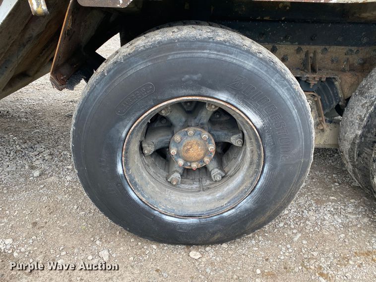 image for item JU9216 2001 Crane Carrier  refuse truck