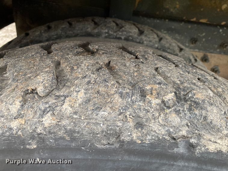 image for item JU9216 2001 Crane Carrier  refuse truck