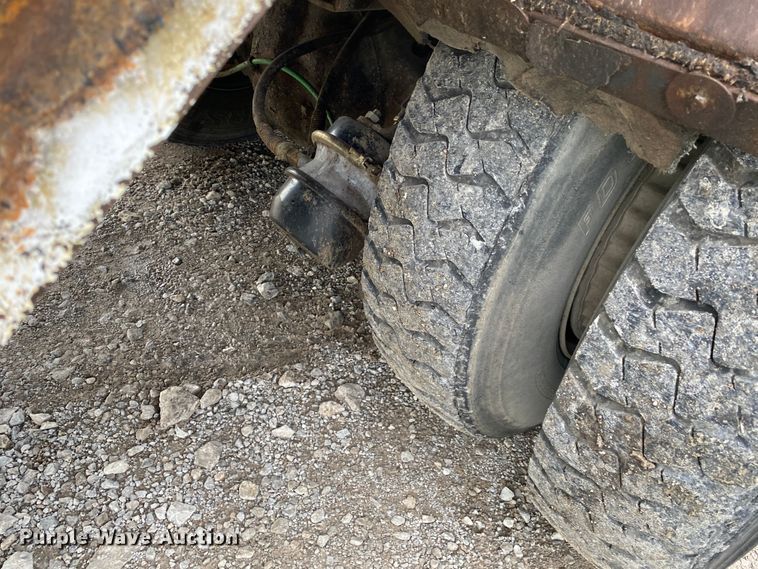 image for item JU9216 2001 Crane Carrier  refuse truck