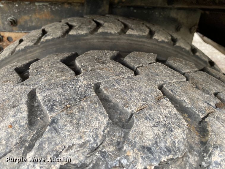 image for item JU9216 2001 Crane Carrier  refuse truck