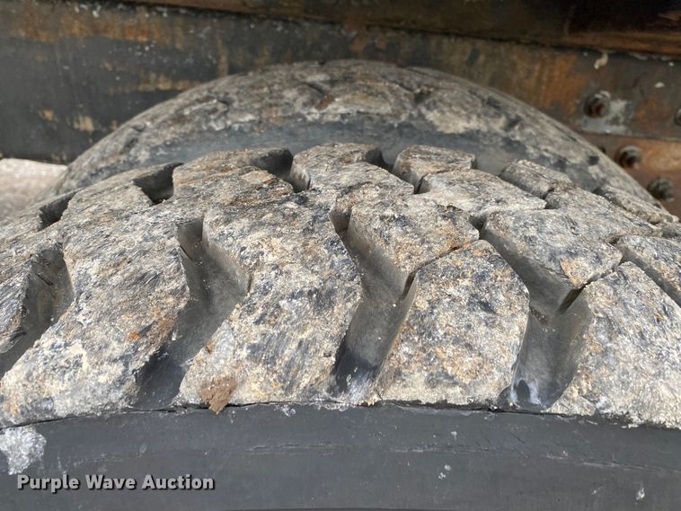 image for item JU9216 2001 Crane Carrier  refuse truck