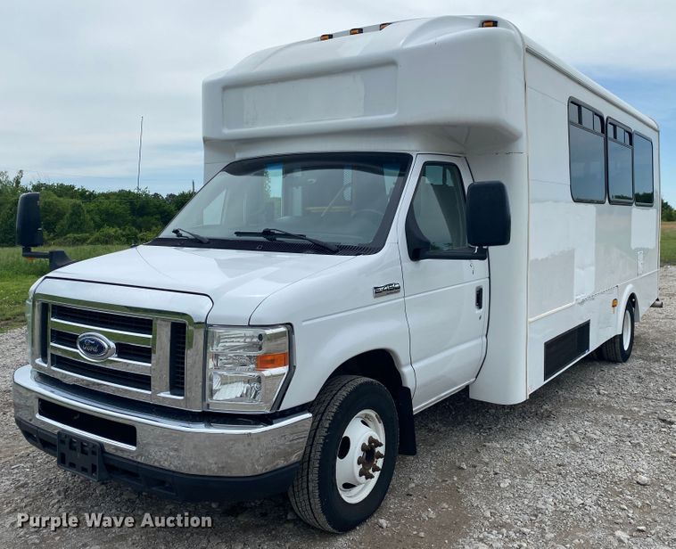 image for item JU9221 2014 Ford E450  shuttle bus