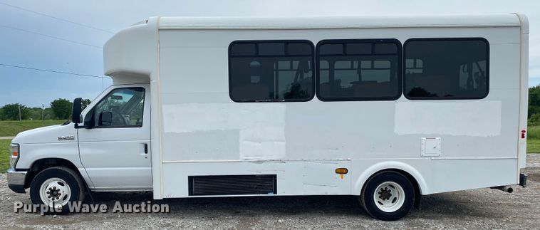 image for item JU9221 2014 Ford E450  shuttle bus