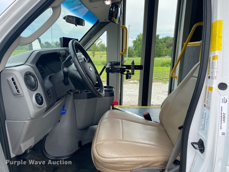 image for item JU9221 2014 Ford E450  shuttle bus