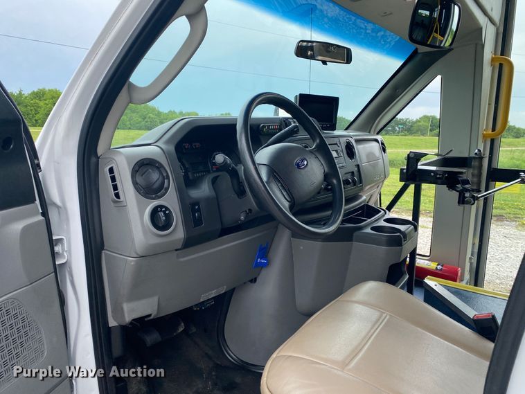 image for item JU9221 2014 Ford E450  shuttle bus