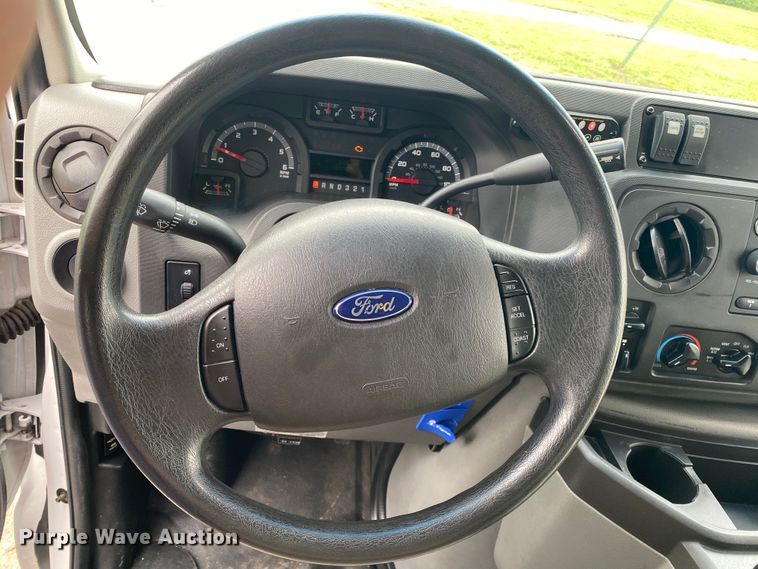 image for item JU9221 2014 Ford E450  shuttle bus