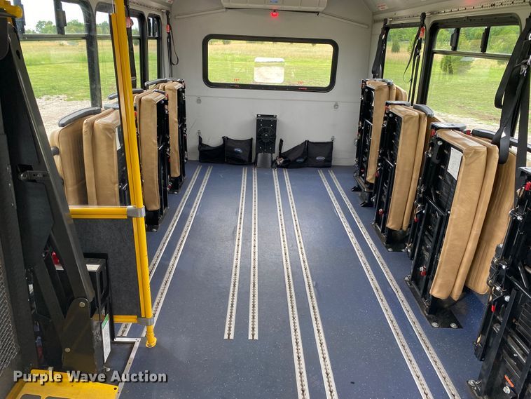 image for item JU9221 2014 Ford E450  shuttle bus