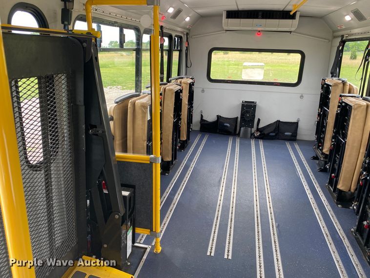 image for item JU9221 2014 Ford E450  shuttle bus