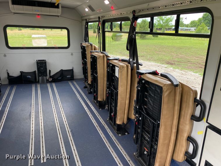 image for item JU9221 2014 Ford E450  shuttle bus