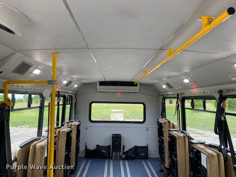 image for item JU9221 2014 Ford E450  shuttle bus