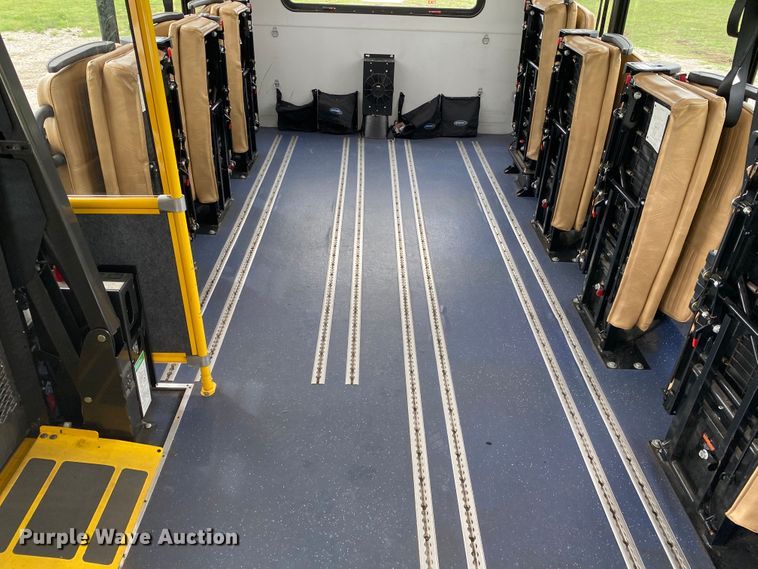 image for item JU9221 2014 Ford E450  shuttle bus