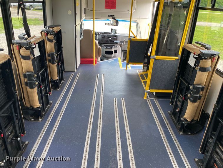 image for item JU9221 2014 Ford E450  shuttle bus