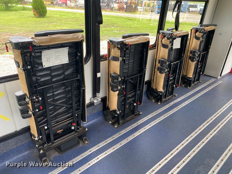 image for item JU9221 2014 Ford E450  shuttle bus