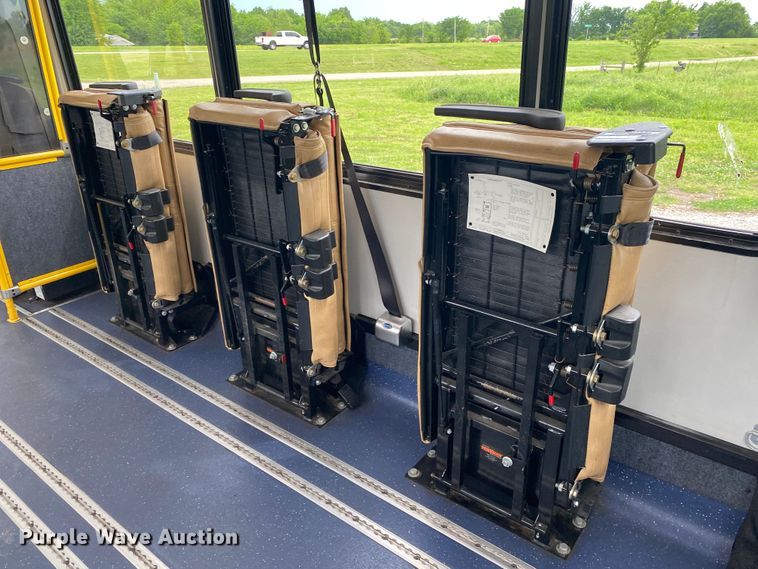 image for item JU9221 2014 Ford E450  shuttle bus