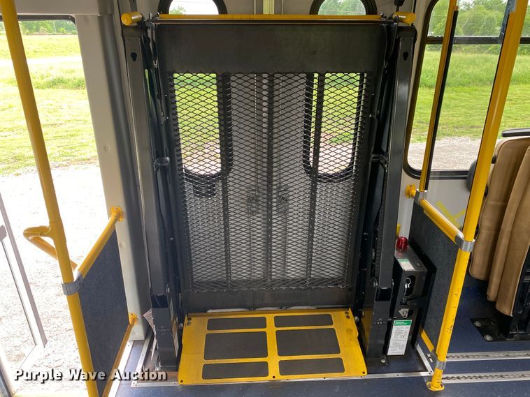 image for item JU9221 2014 Ford E450  shuttle bus