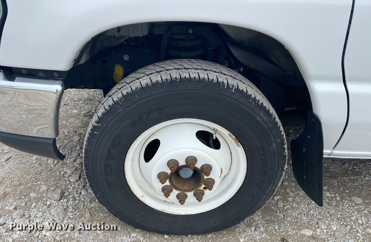 image for item JU9221 2014 Ford E450  shuttle bus