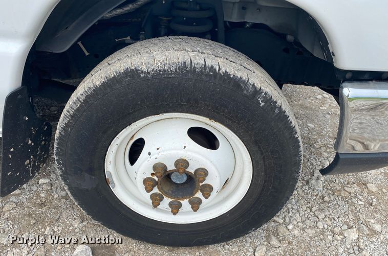 image for item JU9221 2014 Ford E450  shuttle bus