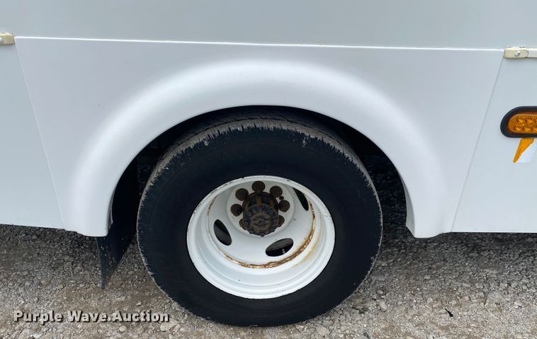 image for item JU9221 2014 Ford E450  shuttle bus