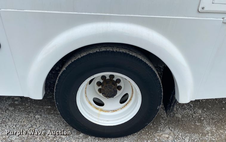 image for item JU9221 2014 Ford E450  shuttle bus