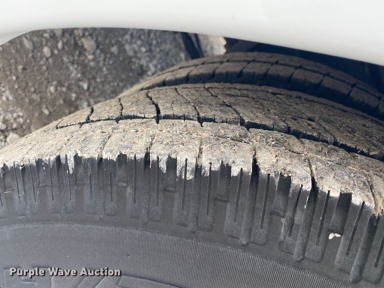 image for item JU9221 2014 Ford E450  shuttle bus