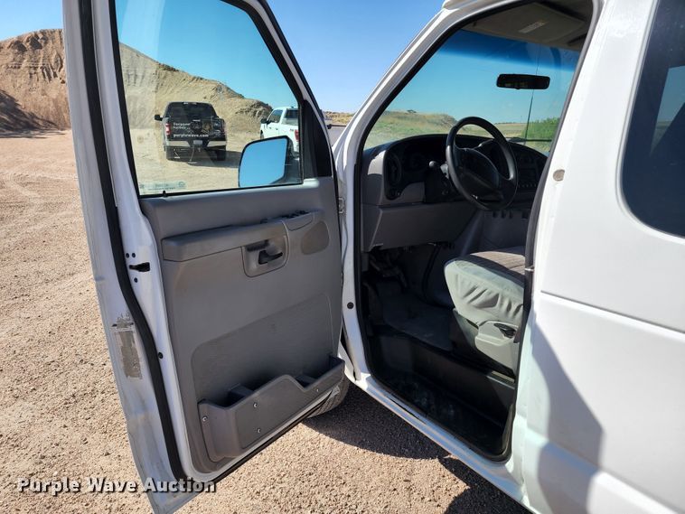 image for item KC9481 2002 Ford E350 XLT  van