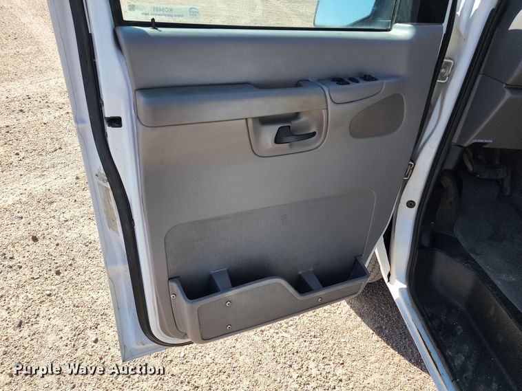 image for item KC9481 2002 Ford E350 XLT  van