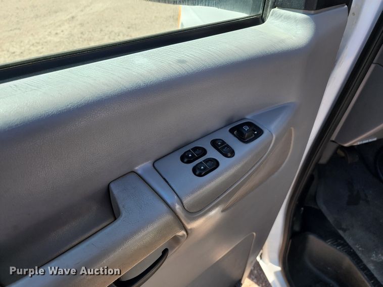 image for item KC9481 2002 Ford E350 XLT  van