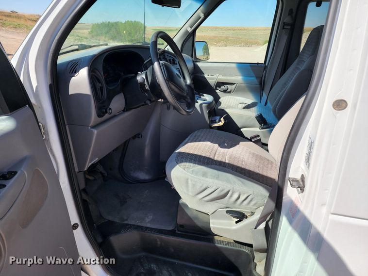 image for item KC9481 2002 Ford E350 XLT  van