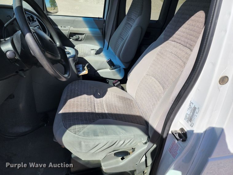 image for item KC9481 2002 Ford E350 XLT  van