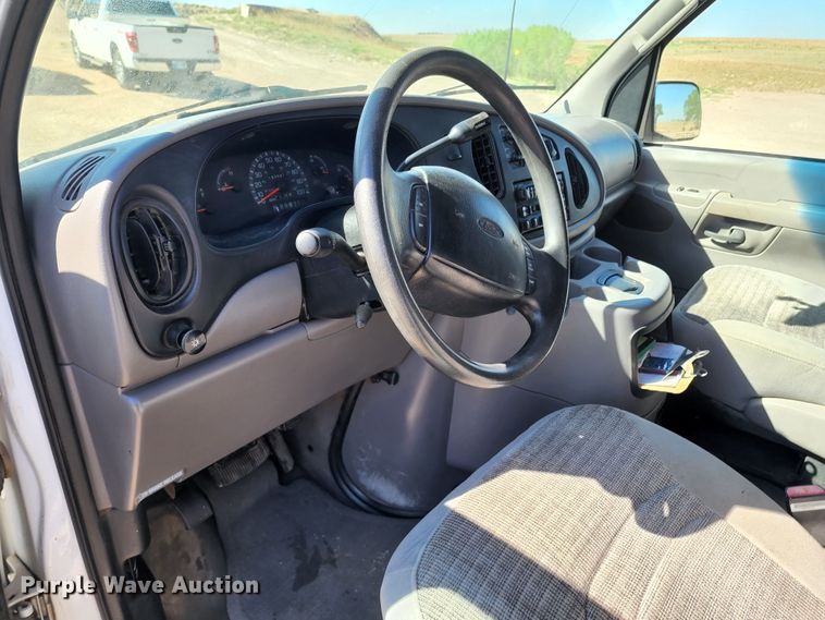 image for item KC9481 2002 Ford E350 XLT  van