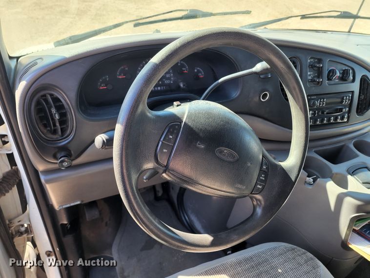 image for item KC9481 2002 Ford E350 XLT  van