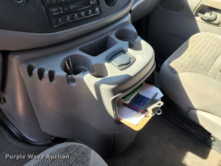 image for item KC9481 2002 Ford E350 XLT  van