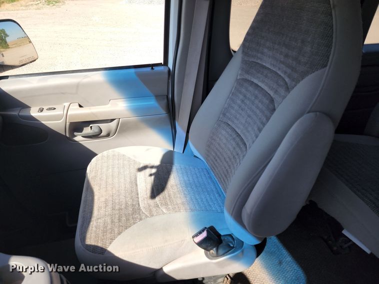 image for item KC9481 2002 Ford E350 XLT  van