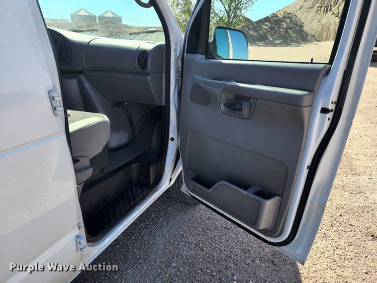 image for item KC9481 2002 Ford E350 XLT  van