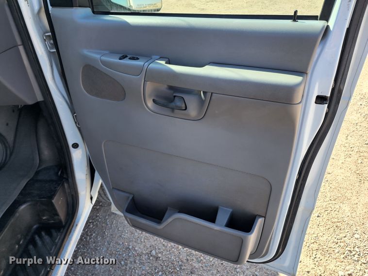image for item KC9481 2002 Ford E350 XLT  van