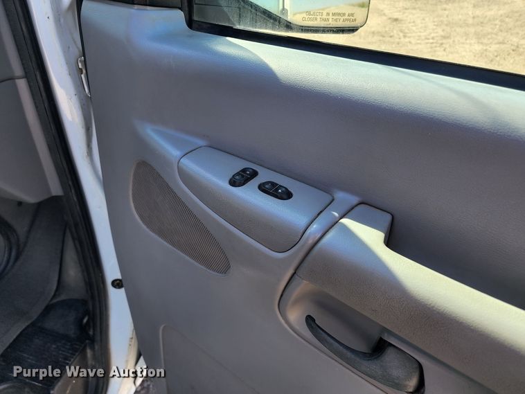 image for item KC9481 2002 Ford E350 XLT  van