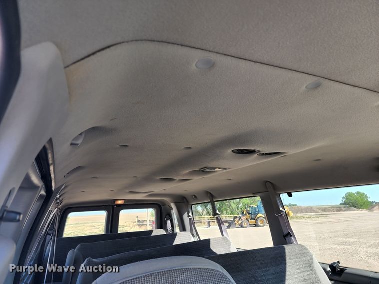 image for item KC9481 2002 Ford E350 XLT  van