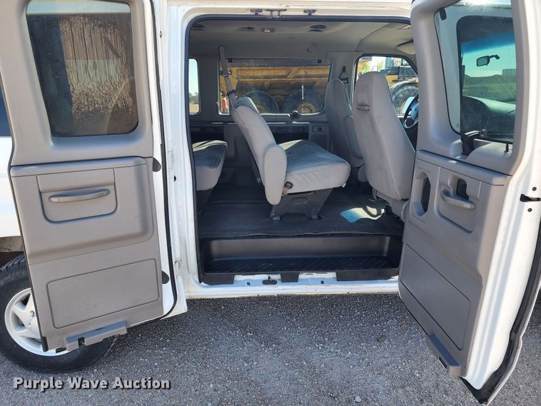 image for item KC9481 2002 Ford E350 XLT  van